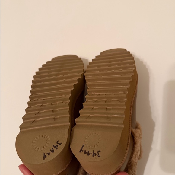 UGG Ultra Mini Alina Platform Boot - Picture 8 of 8